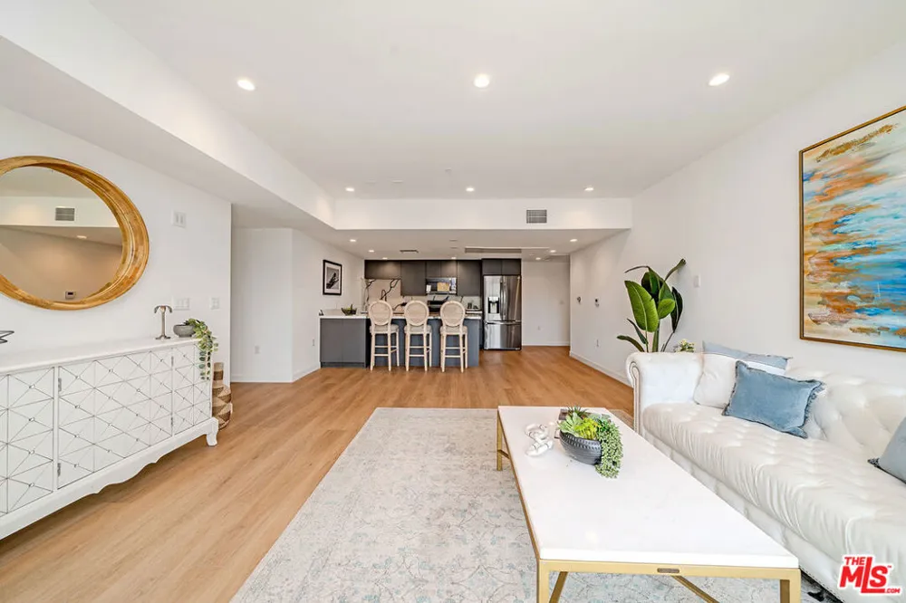 321 S Oxford Avenue #203 Los Angeles, CA 90010
