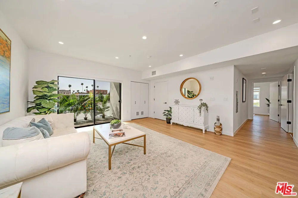 321 S Oxford Avenue #203 Los Angeles, CA 90010