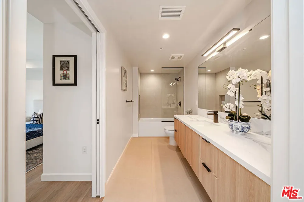 321 S Oxford Avenue #203 Los Angeles, CA 90010