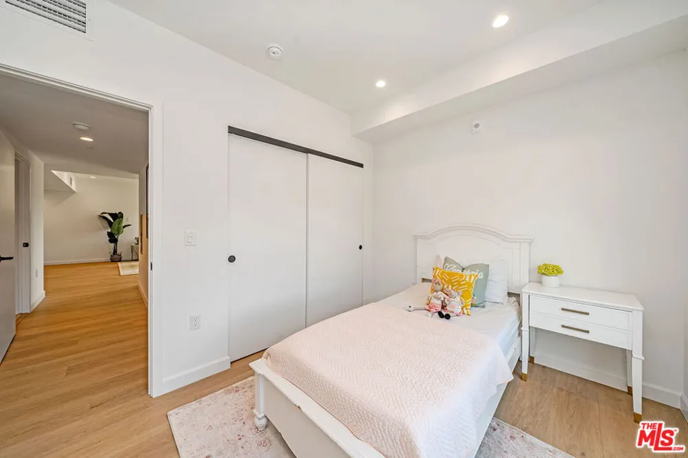 321 S Oxford Avenue #203 Los Angeles, CA 90010