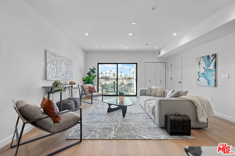 321 S Oxford Avenue #203 Los Angeles, CA 90010