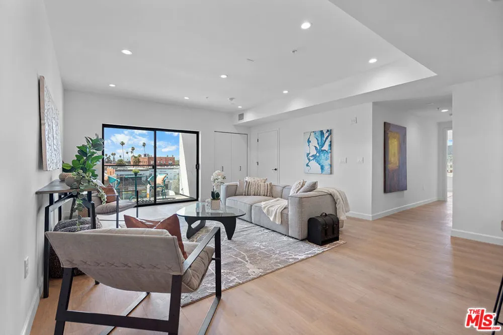 321 S Oxford Avenue #203 Los Angeles, CA 90010