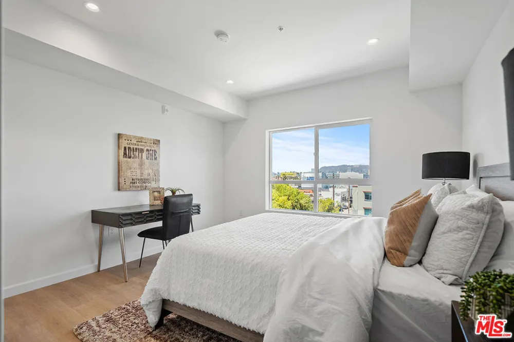 321 S Oxford Avenue #203 Los Angeles, CA 90010