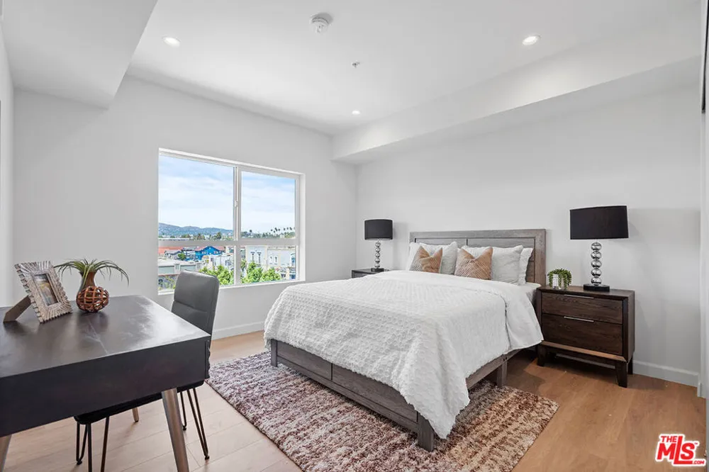 321 S Oxford Avenue #203 Los Angeles, CA 90010
