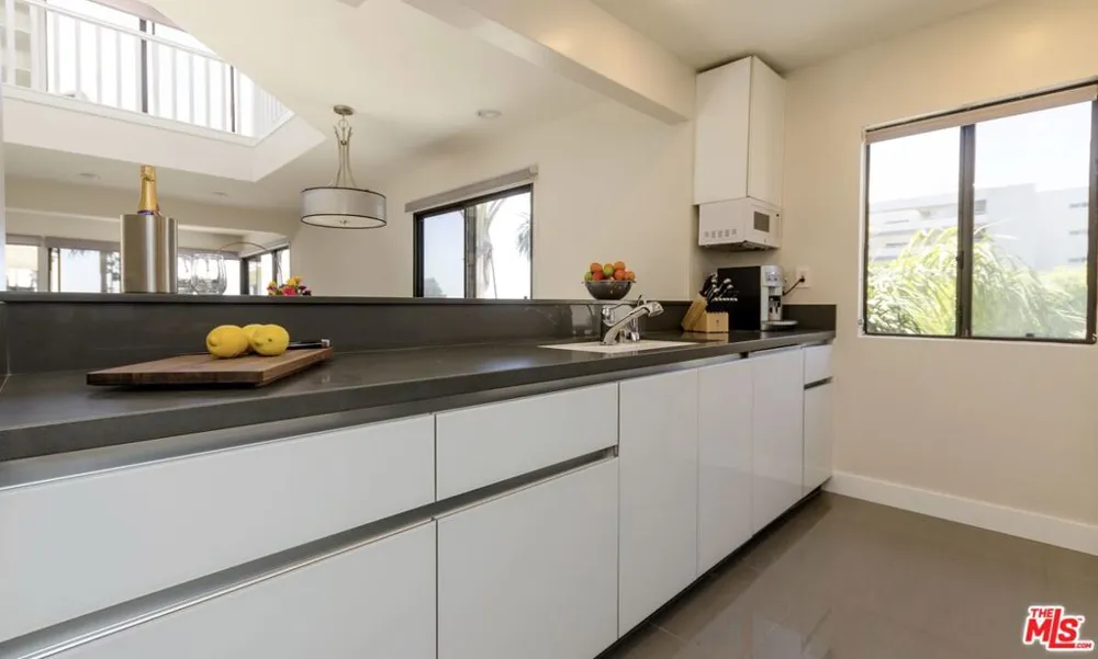 833 OCEAN AVENUE #303 Santa Monica, CA 90403
