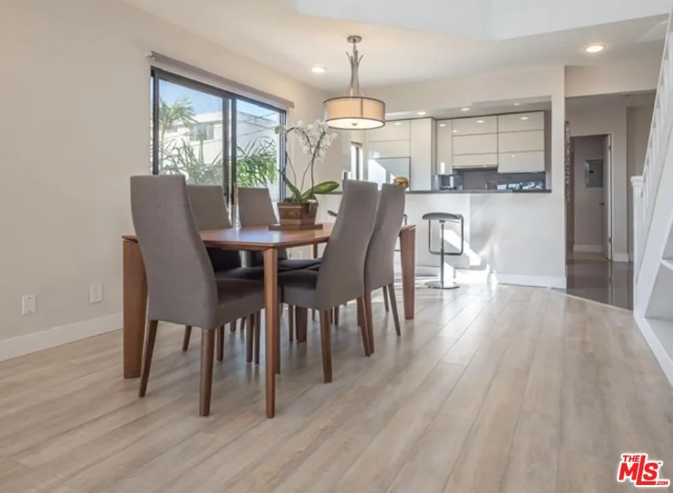 833 OCEAN AVENUE #303 Santa Monica, CA 90403