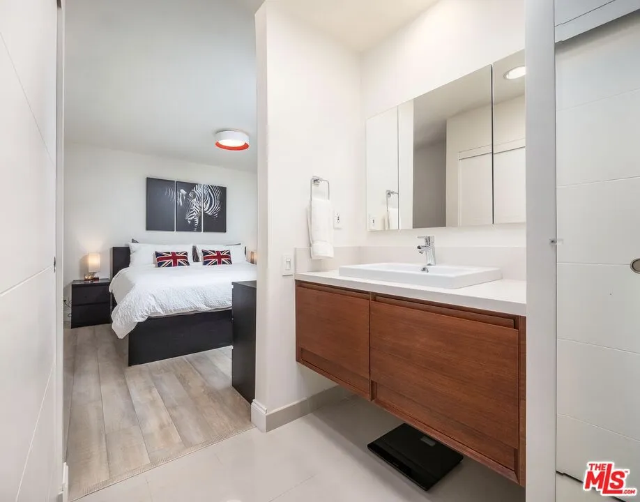 833 OCEAN AVENUE #303 Santa Monica, CA 90403