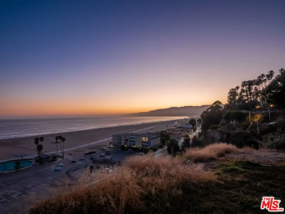 833 OCEAN AVENUE #303 Santa Monica, CA 90403