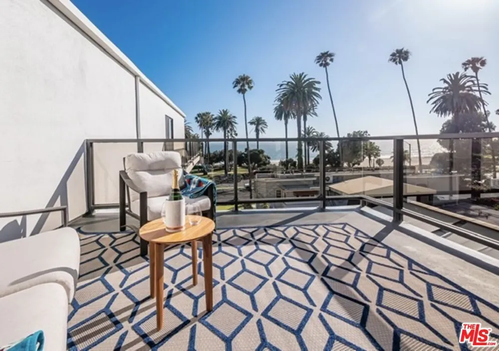 833 OCEAN AVENUE #303 Santa Monica, CA 90403