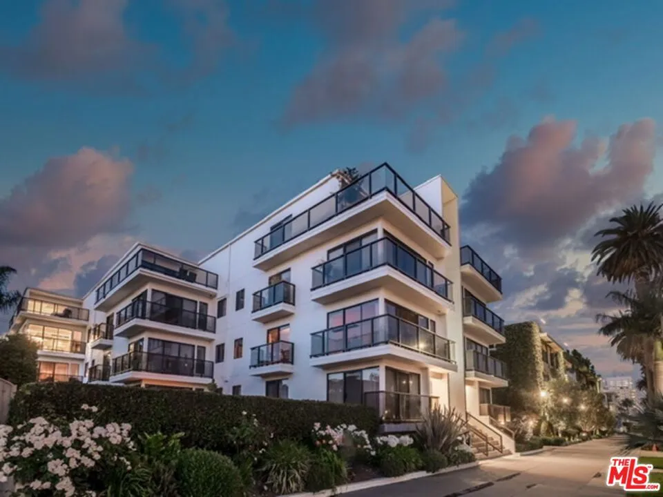833 OCEAN AVENUE #303 Santa Monica, CA 90403