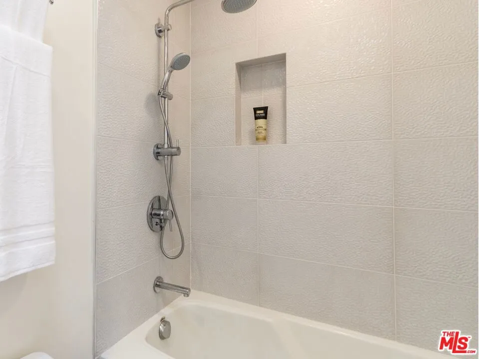 833 OCEAN AVENUE #303 Santa Monica, CA 90403