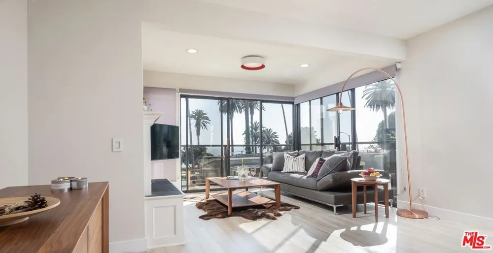 833 OCEAN AVENUE #303 Santa Monica, CA 90403