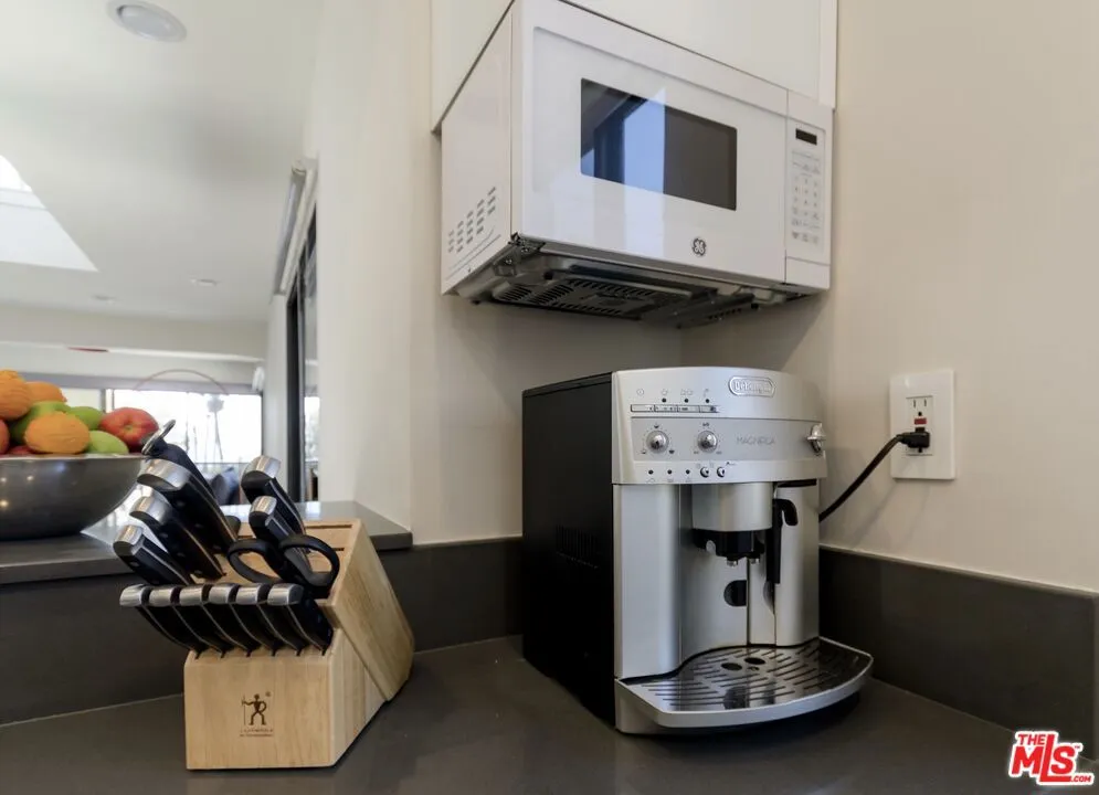 833 OCEAN AVENUE #303 Santa Monica, CA 90403