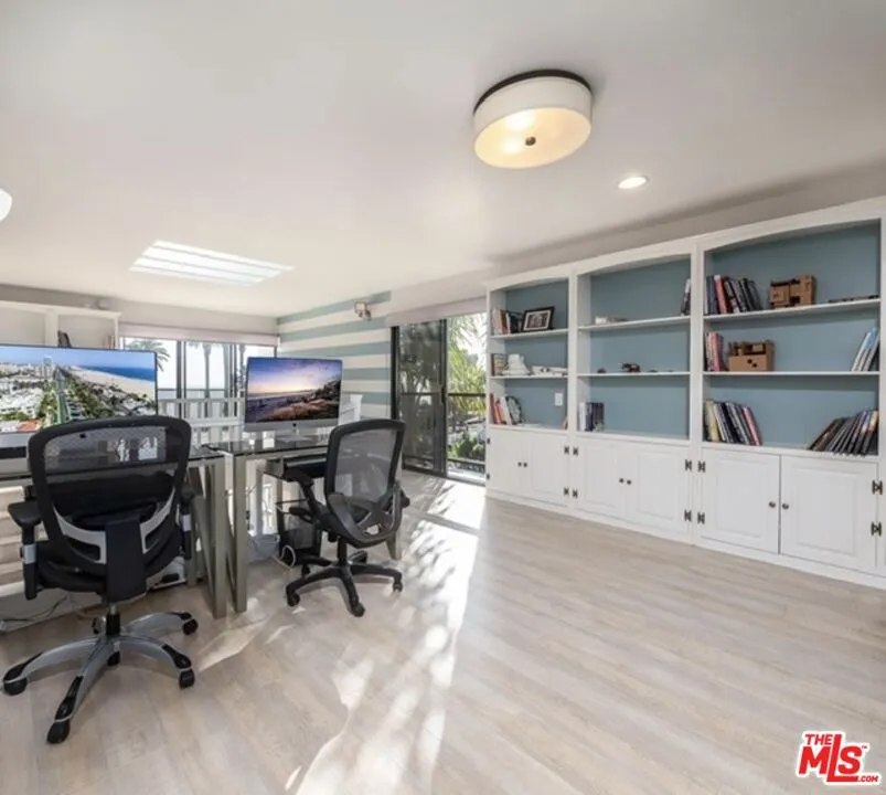 833 OCEAN AVENUE #303 Santa Monica, CA 90403