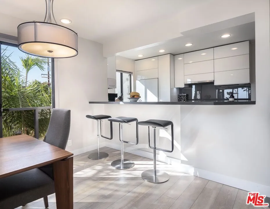 833 OCEAN AVENUE #303 Santa Monica, CA 90403