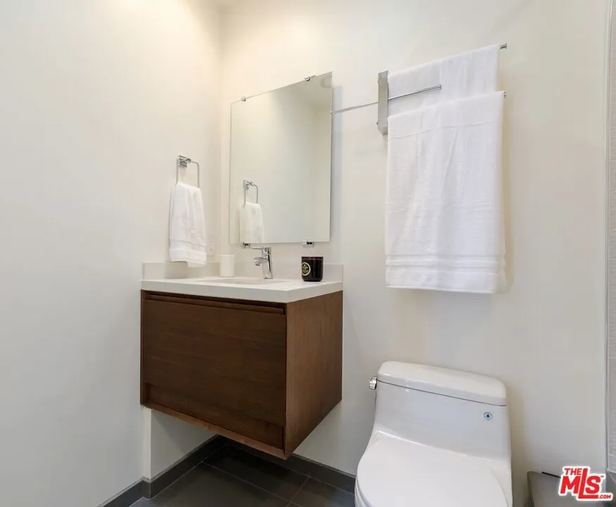833 OCEAN AVENUE #303 Santa Monica, CA 90403
