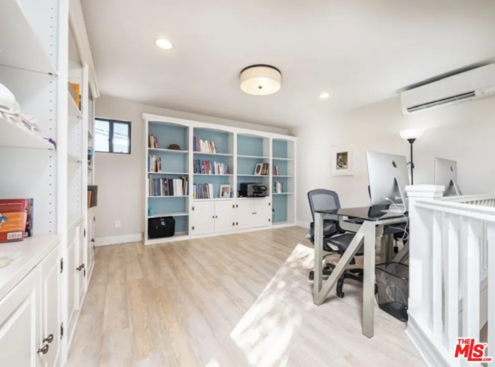 833 OCEAN AVENUE #303 Santa Monica, CA 90403