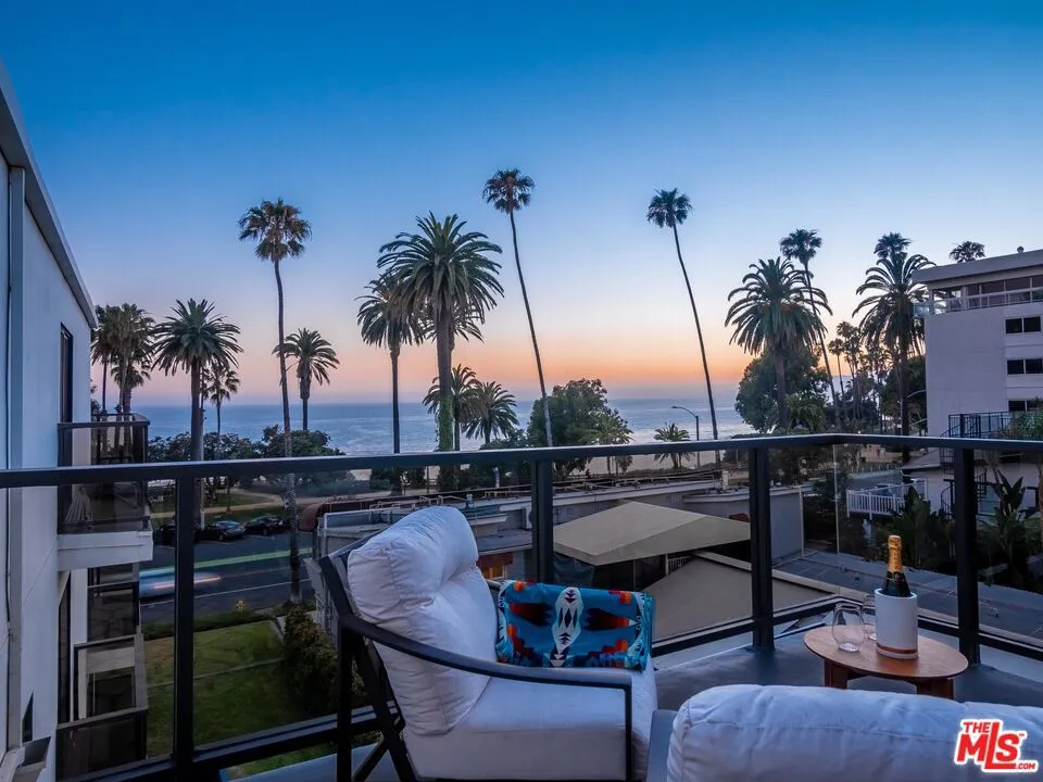 833 OCEAN AVENUE #303 Santa Monica, CA 90403