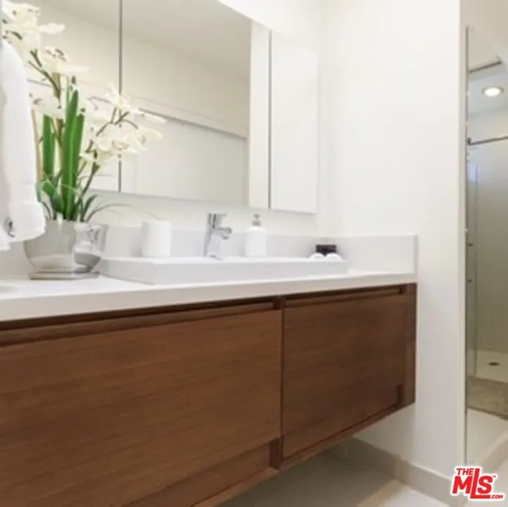833 OCEAN AVENUE #303 Santa Monica, CA 90403