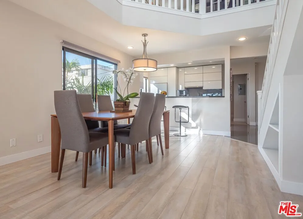 833 OCEAN AVENUE #303 Santa Monica, CA 90403