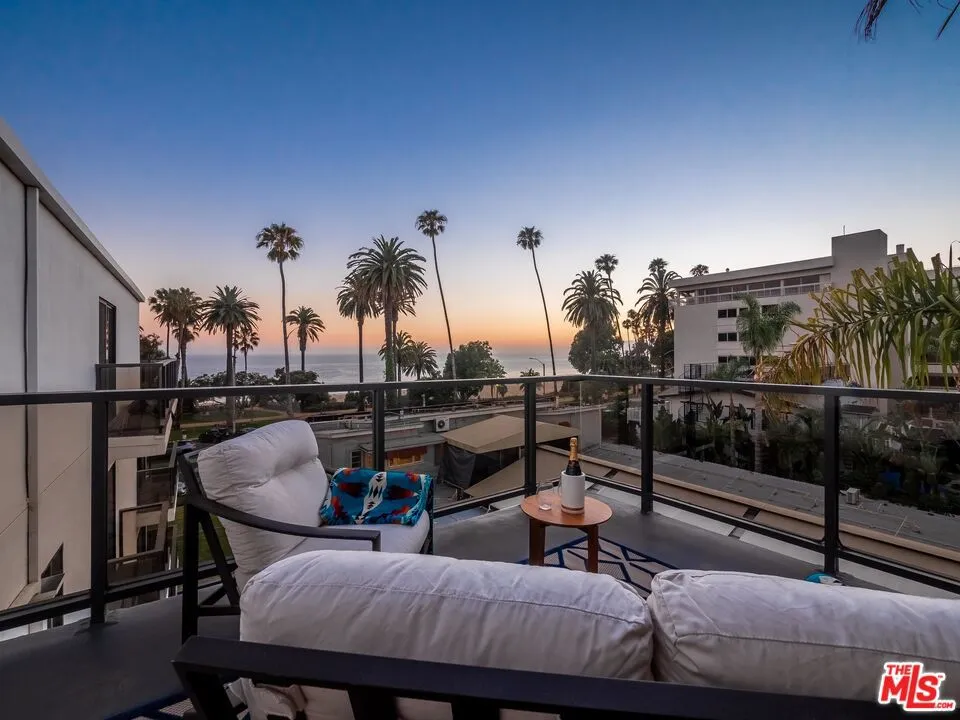 833 OCEAN AVENUE #303 Santa Monica, CA 90403