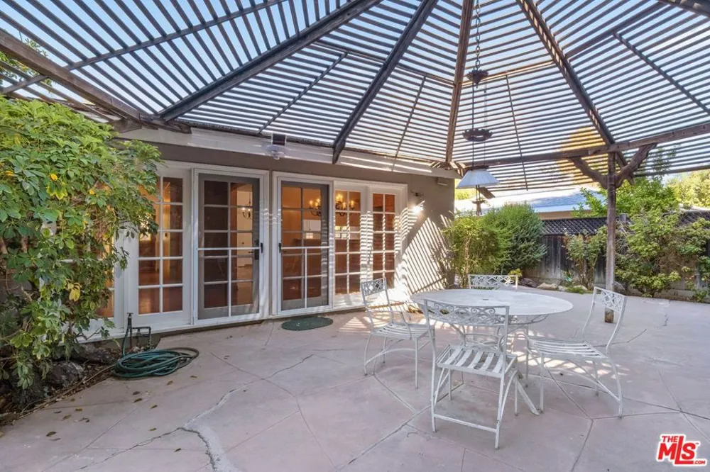 5824 Laramie Avenue Woodland Hills, CA 91367