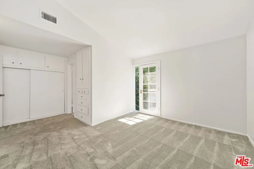5824 Laramie Avenue Woodland Hills, CA 91367
