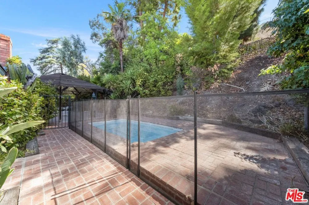 5824 Laramie Avenue Woodland Hills, CA 91367
