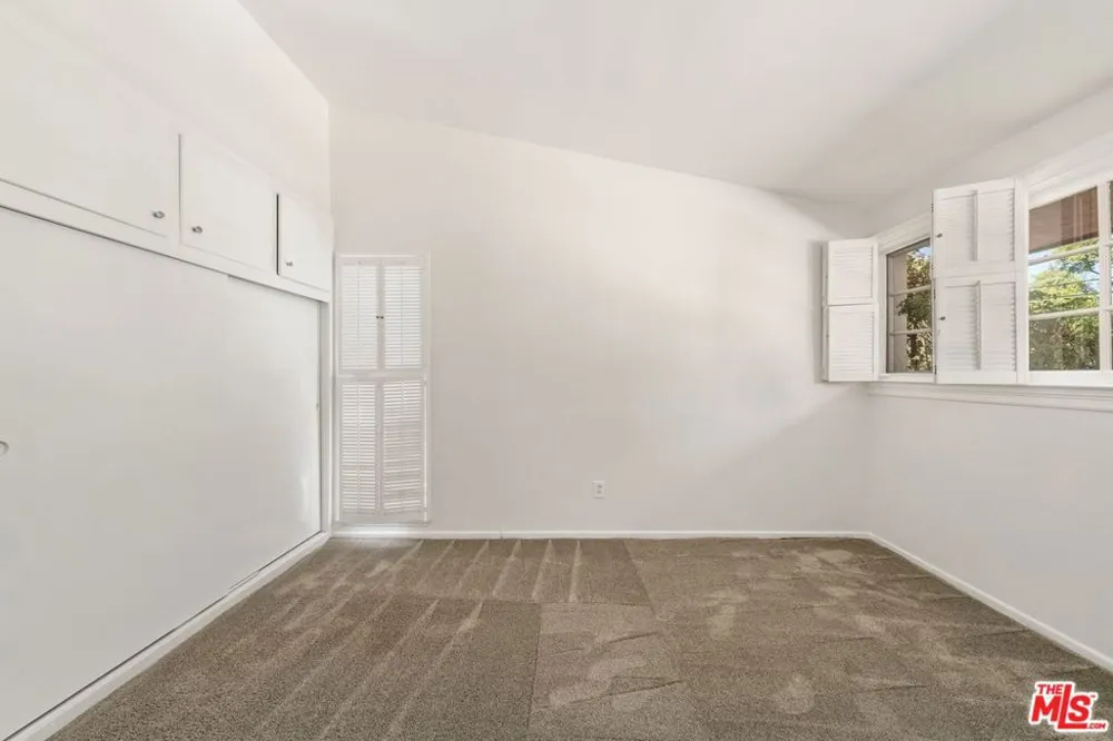 5824 Laramie Avenue Woodland Hills, CA 91367