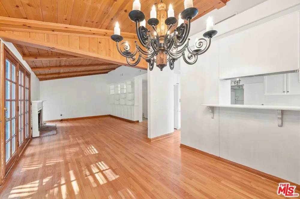5824 Laramie Avenue Woodland Hills, CA 91367