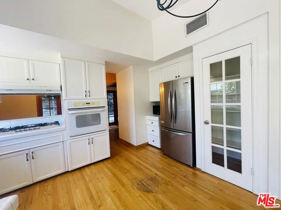 5824 Laramie Avenue Woodland Hills, CA 91367