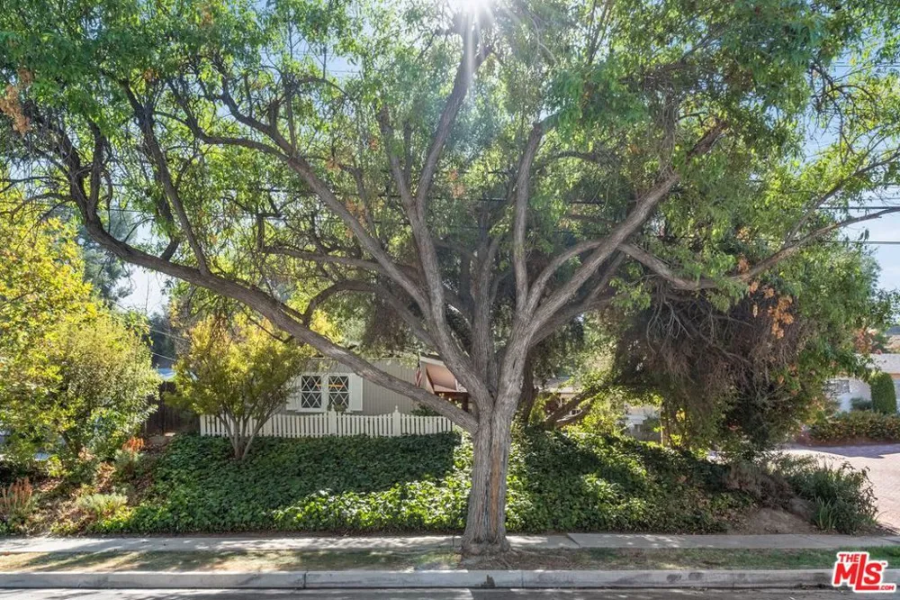 5824 Laramie Avenue Woodland Hills, CA 91367