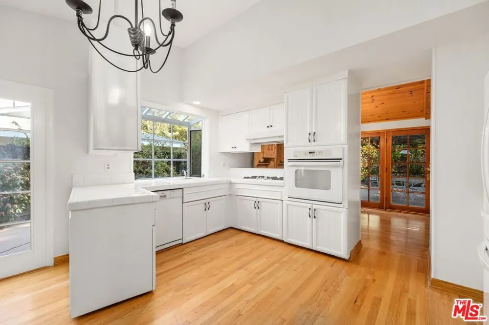 5824 Laramie Avenue Woodland Hills, CA 91367