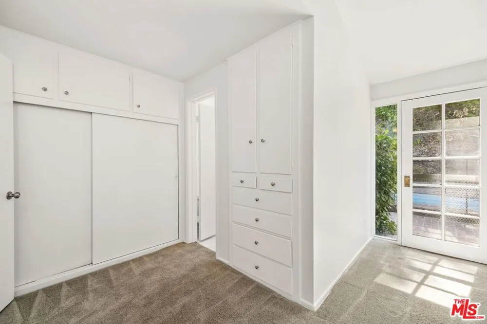 5824 Laramie Avenue Woodland Hills, CA 91367