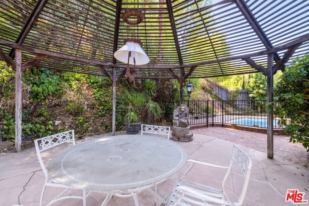 5824 Laramie Avenue Woodland Hills, CA 91367