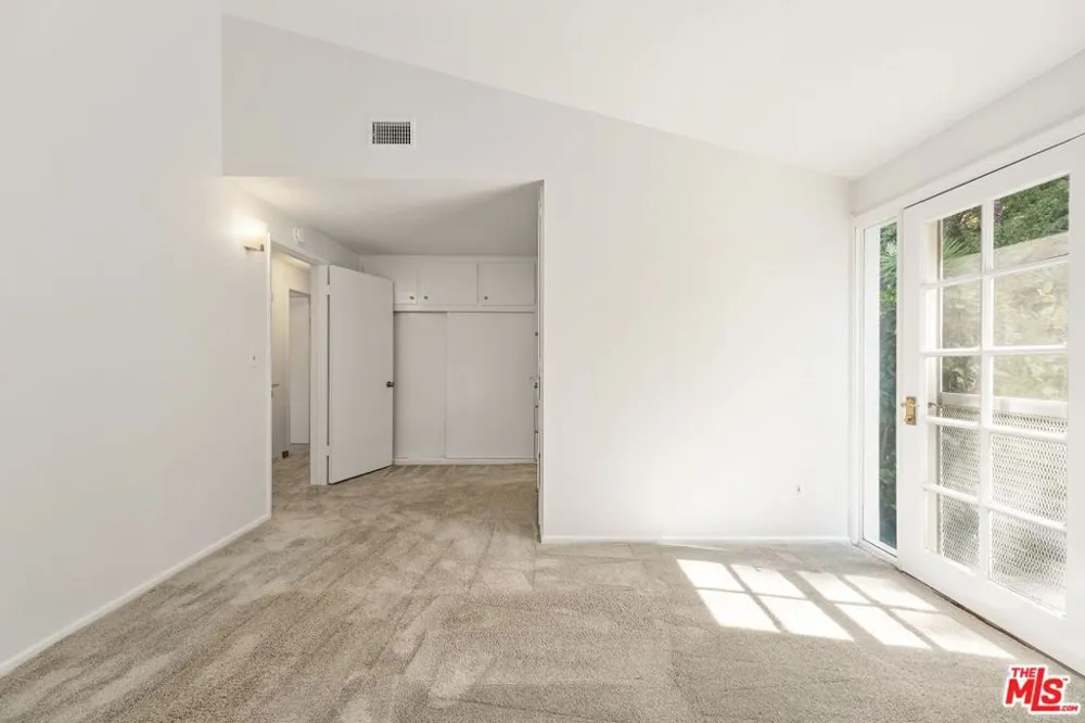 5824 Laramie Avenue Woodland Hills, CA 91367