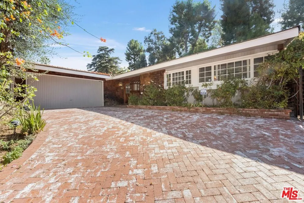 5824 Laramie Avenue Woodland Hills, CA 91367