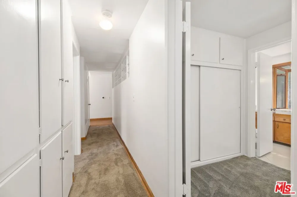 5824 Laramie Avenue Woodland Hills, CA 91367