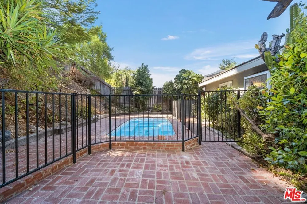 5824 Laramie Avenue Woodland Hills, CA 91367