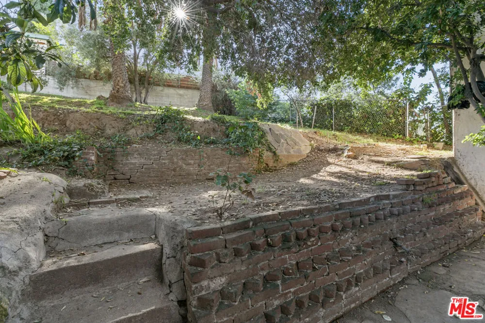 1720 Orchard Avenue Glendale, CA 91206