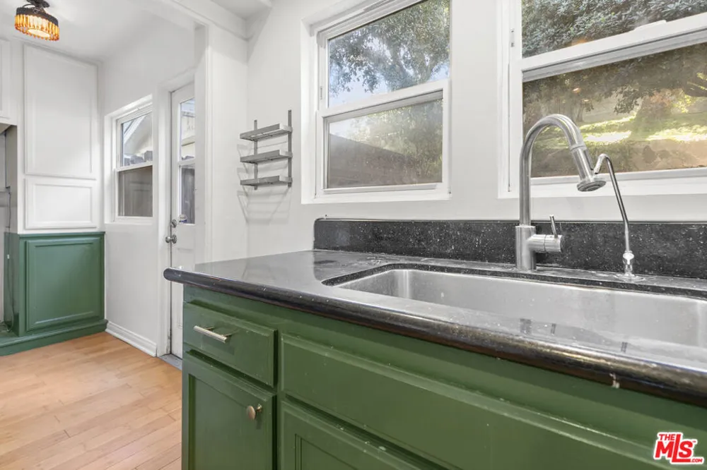 1720 Orchard Avenue Glendale, CA 91206