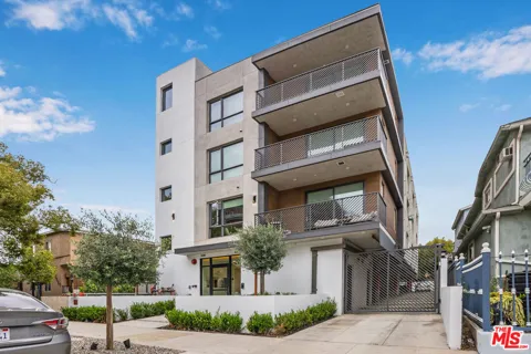 5657 Virginia Avenue #303