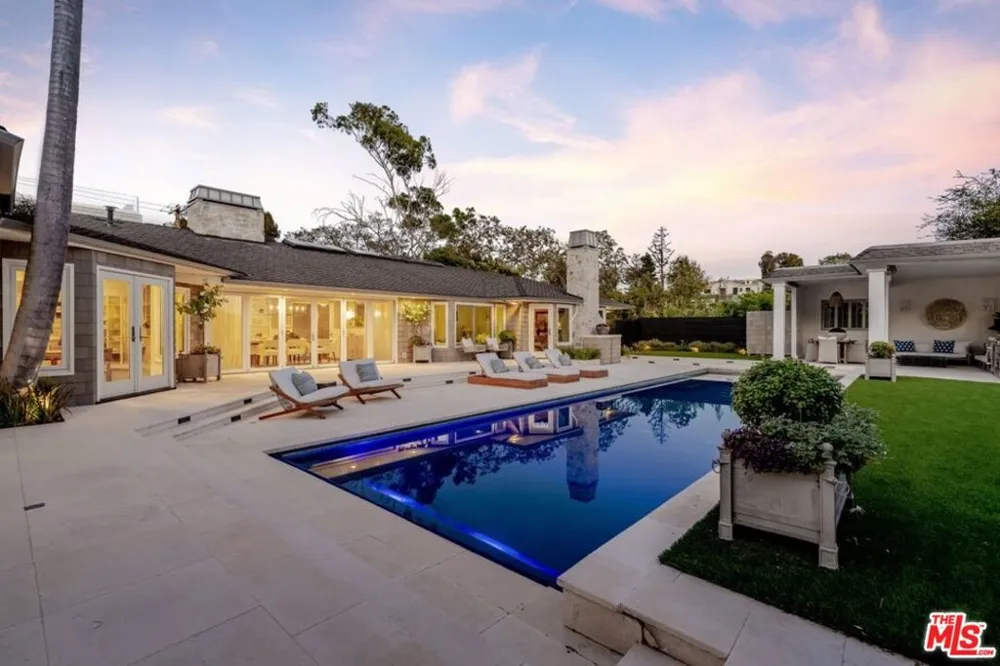 1037 Maroney Lane Pacific Palisades, CA 90272