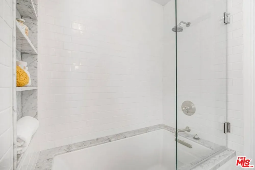 1037 Maroney Lane Pacific Palisades, CA 90272