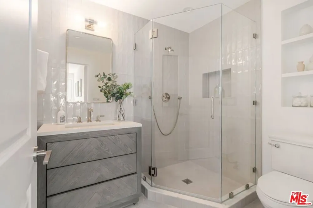 1037 Maroney Lane Pacific Palisades, CA 90272