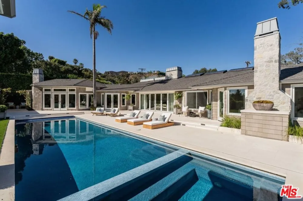 1037 Maroney Lane Pacific Palisades, CA 90272