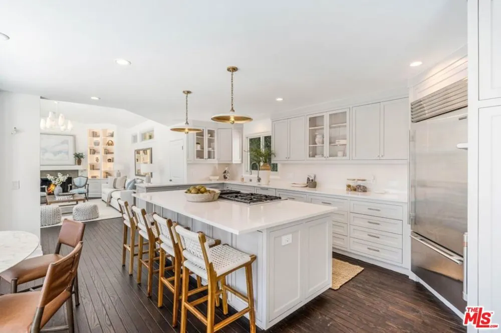 1037 Maroney Lane Pacific Palisades, CA 90272