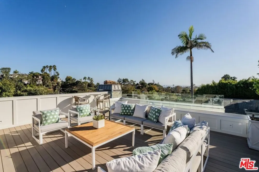 1037 Maroney Lane Pacific Palisades, CA 90272