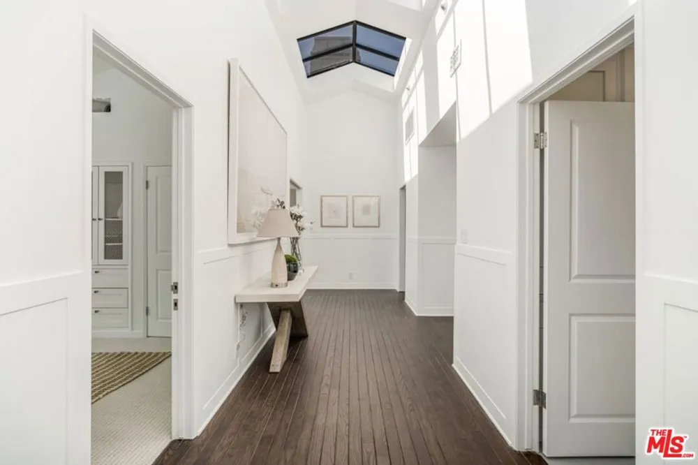 1037 Maroney Lane Pacific Palisades, CA 90272