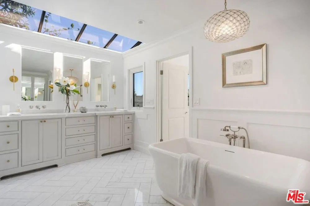 1037 Maroney Lane Pacific Palisades, CA 90272